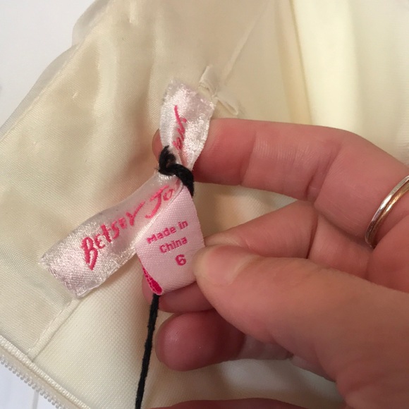 Betsey Johnson Cream Dress Size 6 - Picture 6 of 8